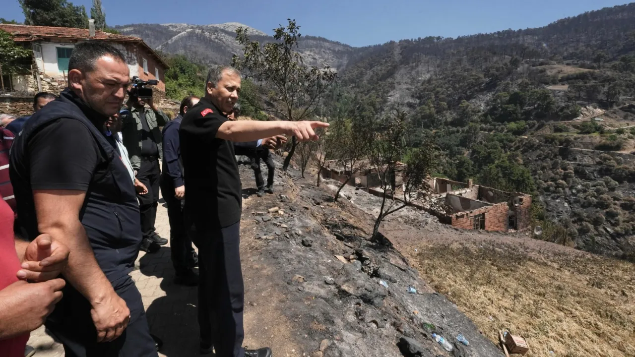 Bakan Yerlikaya'dan Ödemiş raporu: 228 konut ağır hasarlı!