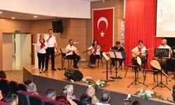 İzmir Çiğli'de bağlama kursiyerlerinden eşsiz konser