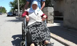 Sivas'ta Hüsne Teyze tekerlekli sandalyesine kavuştu