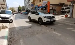 Yıldırım Caddesi’ndeki bozuk yol tehlike saçıyor