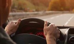 Trafikte güvenli sürüş için üç altın kural! Dikkat dağınıklığı felakete yol açıyor