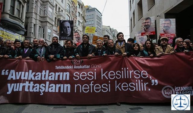 Beyoğlu’nda avukatlardan cübbeli yürüyüş
