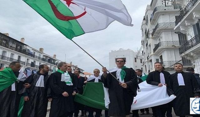 Cezayir’de hukukçular sokağa döküldü