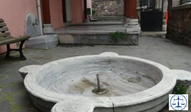 700 yıllık medreseye yapılan tuvalet AYM yolunda