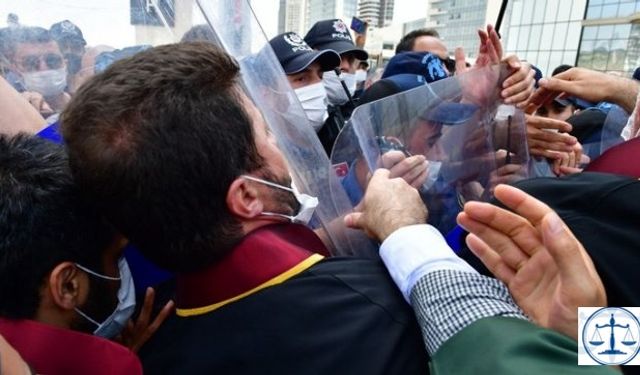 Avukatlara yönelik polis şiddetine tepki gösteren polise soruşturma açıldı