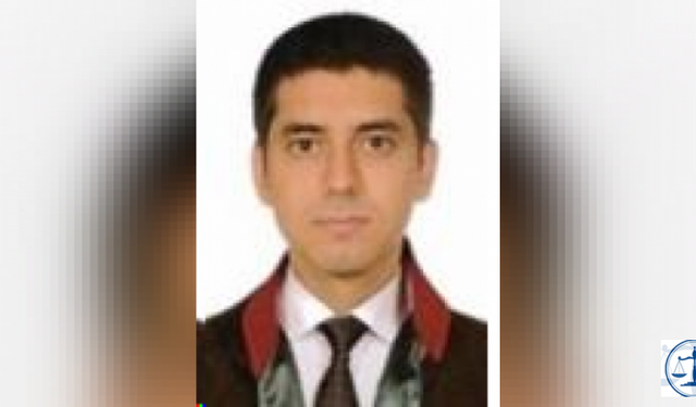 İstanbul E-5'te genç avukat bir aracın önüne atlayarak intihar etti