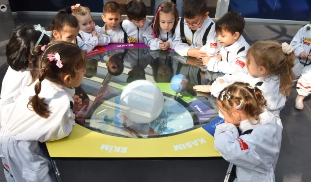 Minik astronotlar Bursa'da uzayı keşfediyor