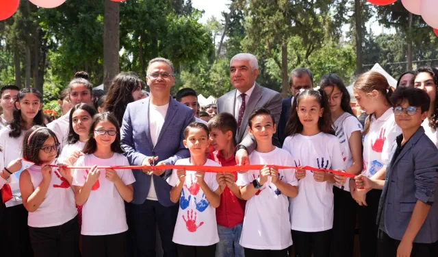 İzmir’de ''Küçük Eller Güçlü Kalemler” kitap fuarı coşkuyla açıldı