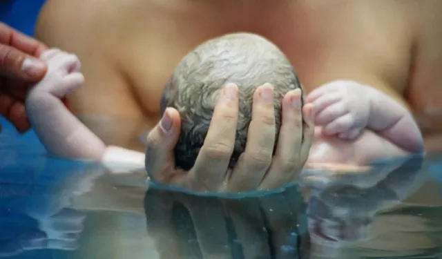 Suda doğum giderek yaygınlaşıyor... Suda doğumla ilgili merak edilenler