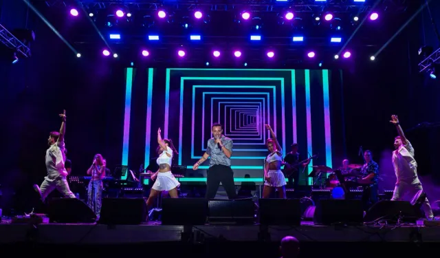 Çim Konserleri’nde Mustafa Sandal coşkusu