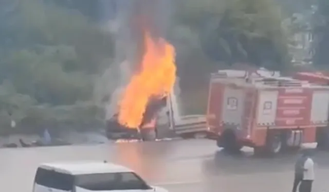 Düzce Akçakoca’da seyir halindeki çekici alev aldı!