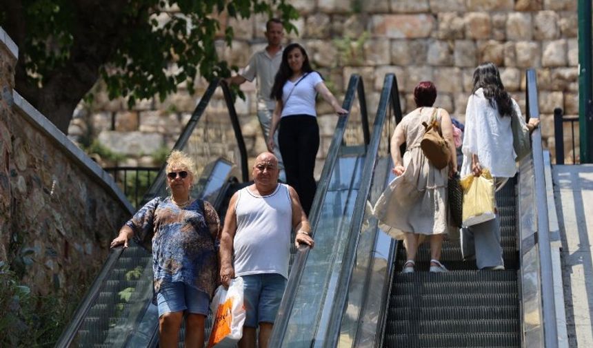 Bursa Balibey Han'da yürüyen merdivenler yeniden faal